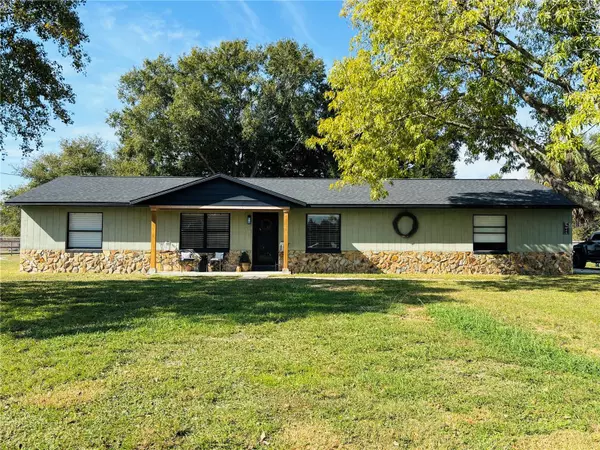 37445 GRAYS AIRPORT RD, Lady Lake, FL 32159