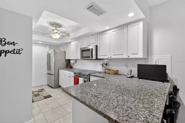 Mount Dora, FL 32757,100 S TREMAIN ST #F1