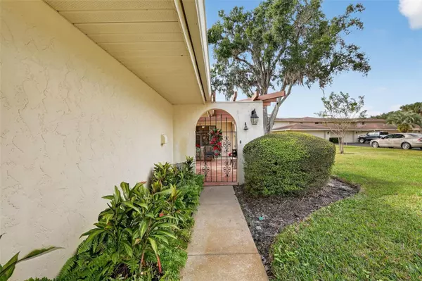 Mount Dora, FL 32757,100 S TREMAIN ST #F1