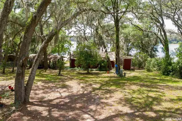 174 Morris Lake DR, Hawthorne, FL 32640