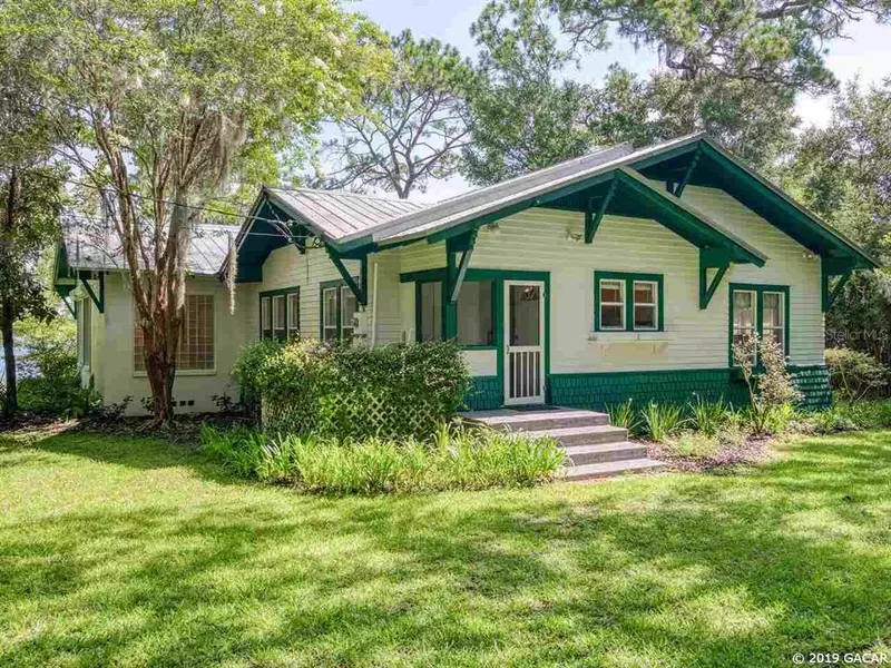 104 Myrtle AVE, Melrose, FL 32666