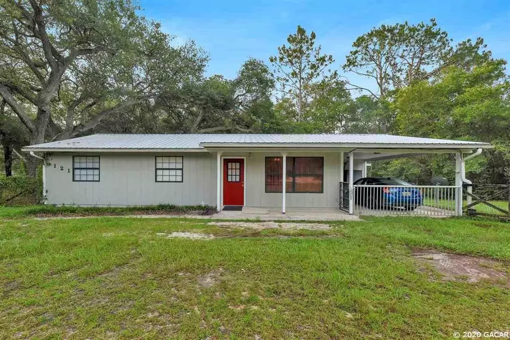 Interlachen, FL 32148,121 Pine DR