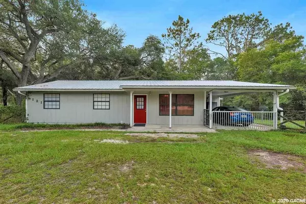 121 Pine DR, Interlachen, FL 32148