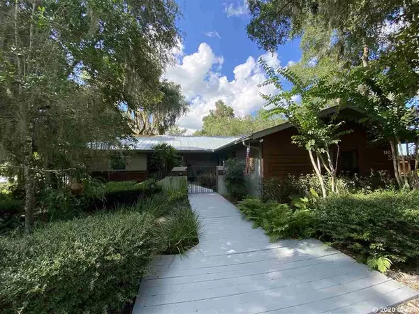 110 Little Orange Lake DR, Hawthorne, FL 32640