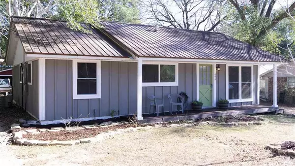 695 Long DR, Crestview, FL 32539