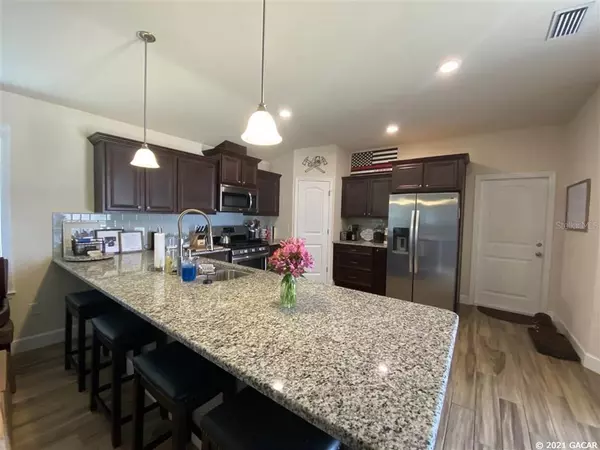 24706 SW 17th PL, Newberry, FL 32669