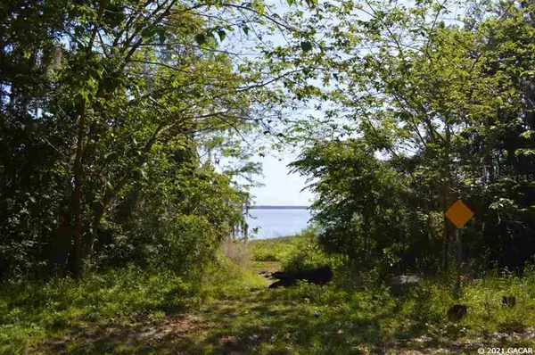 6430 Lakeshore DR, Gainesville, FL 32641