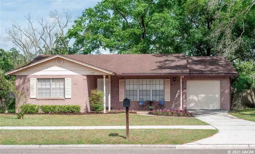 1247 Santiago DR, Jacksonville, FL 32221