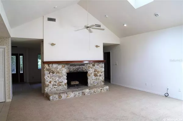Melrose, FL 32666,423 SE 31ST WAY