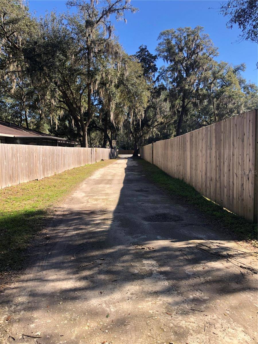 NW 33RD AVE, Gainesville, FL 32606