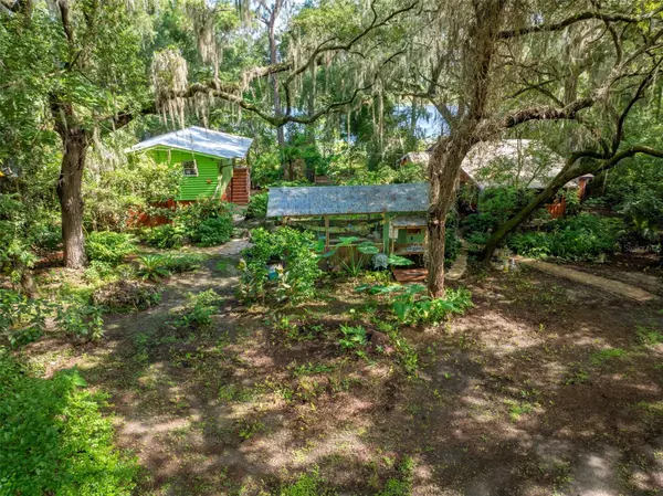 Hawthorne, FL 32640,250 W WEST LAKE DR