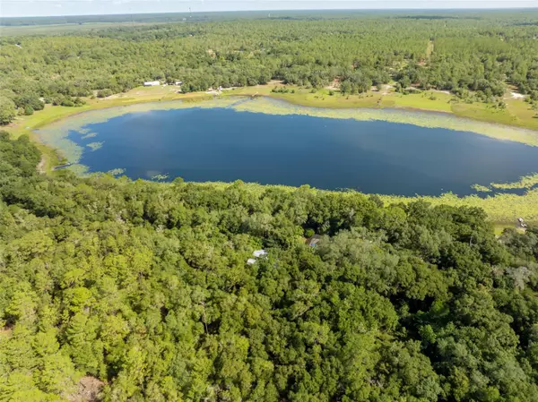 Hawthorne, FL 32640,250 W WEST LAKE DR