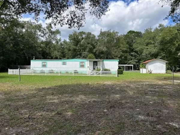 Melrose, FL 32666,8232 SWAN LAKE RD