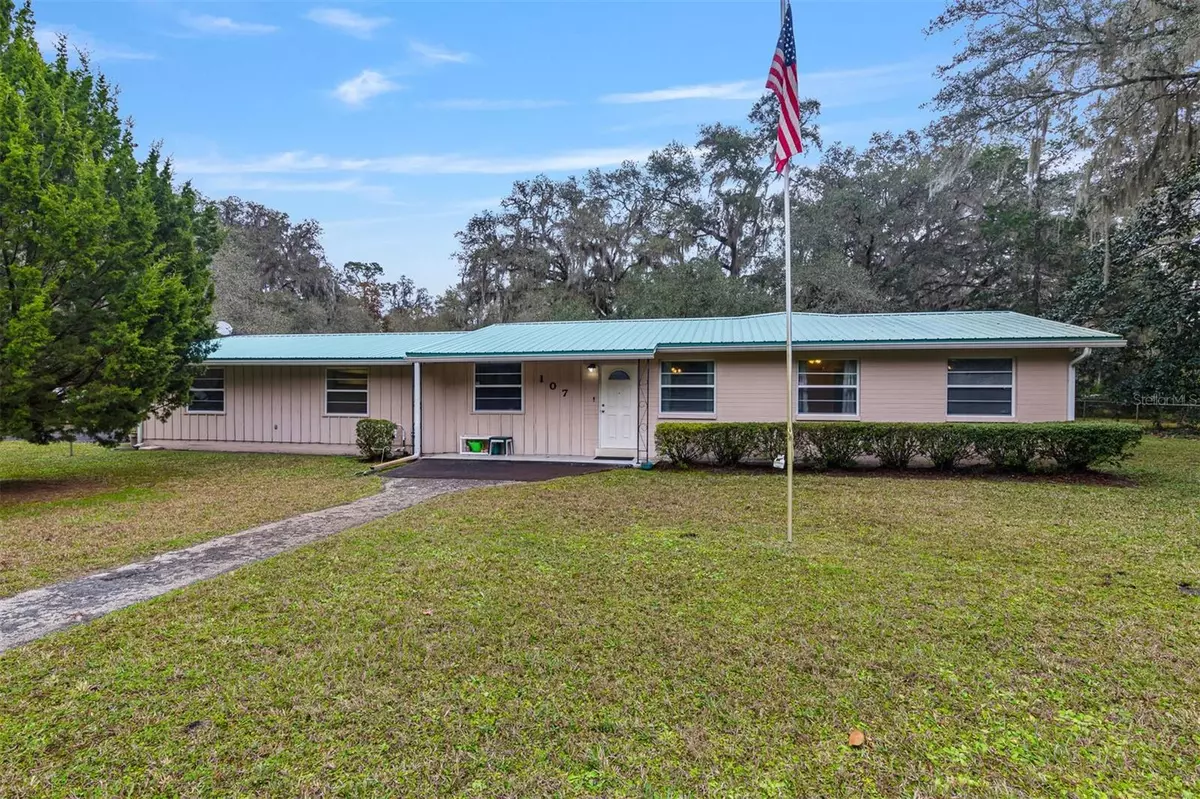 Micanopy, FL 32667,107 NE EVANS CT