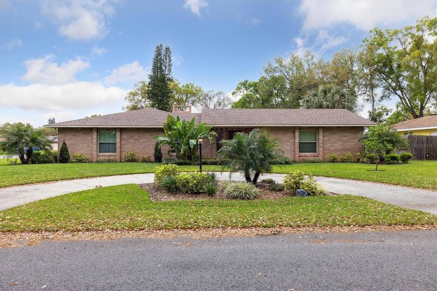 906 CRESTVIEW DR, Auburndale, FL 33823
