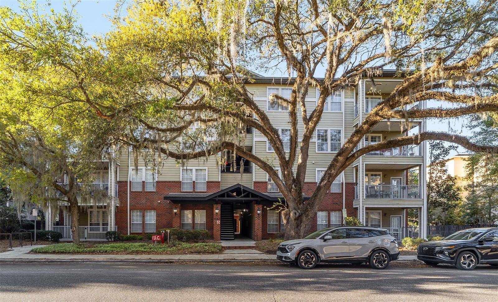 1142 SW 9TH RD #402, Gainesville, FL 32601