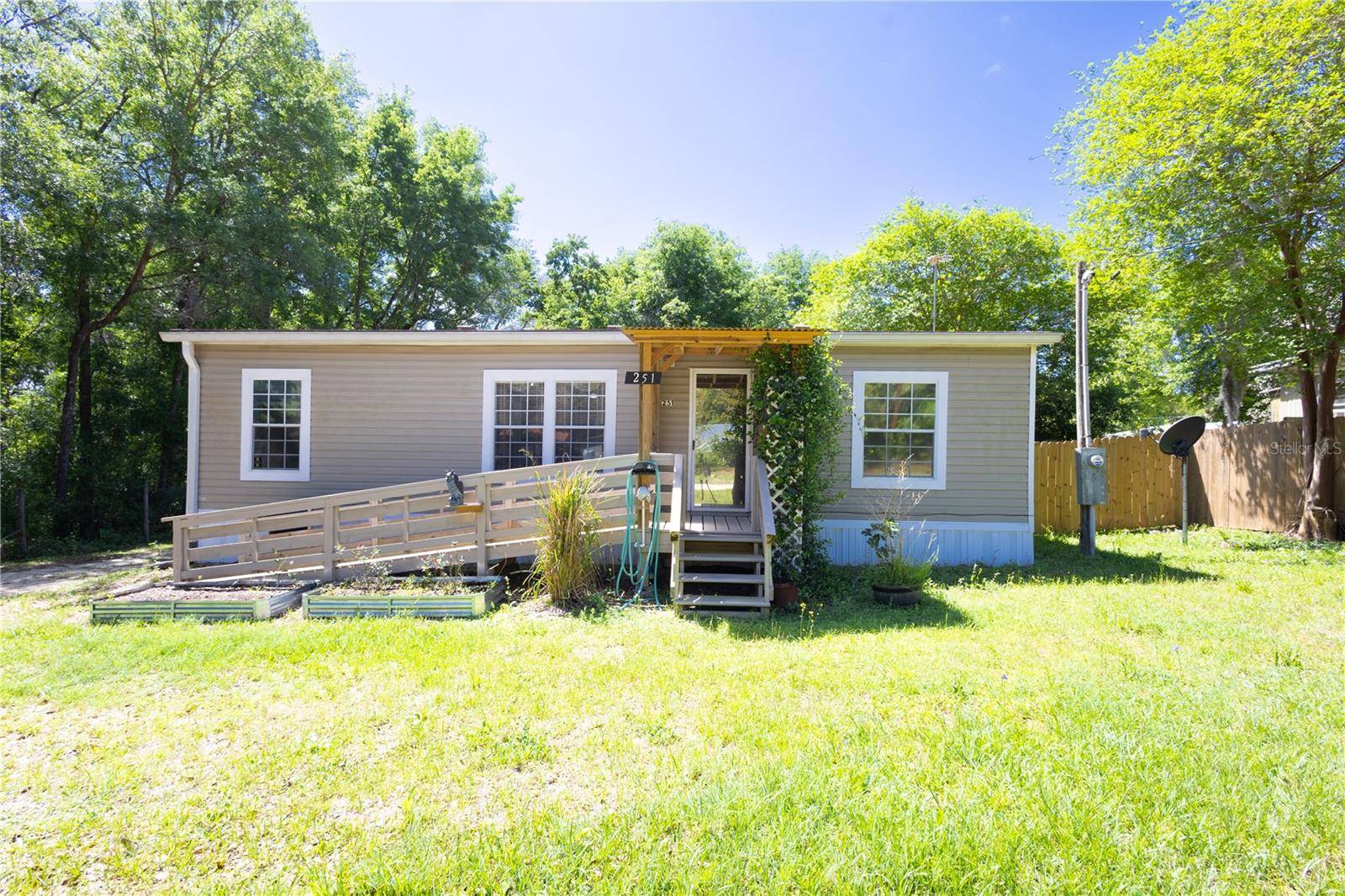 251 ELM ST, Hawthorne, FL 32640