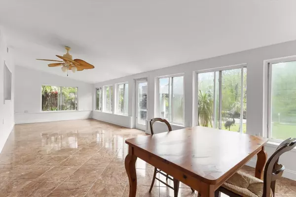 Crystal River, FL 34429,841 N PALM SPRINGS TER