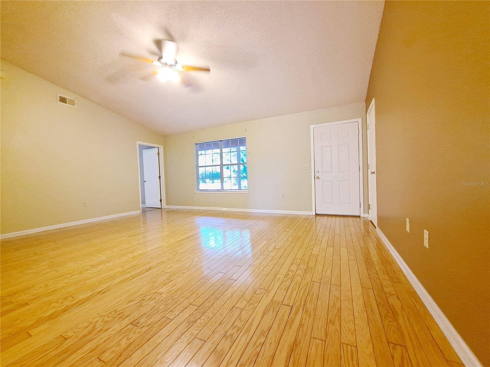 Micanopy, FL 32667,495 SE TUSCAWILLA RD