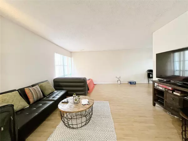 Gainesville, FL 32608,2811 SW ARCHER RD #T164