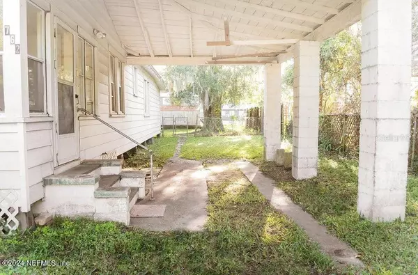 Starke, FL 32091,762 N WALNUT ST
