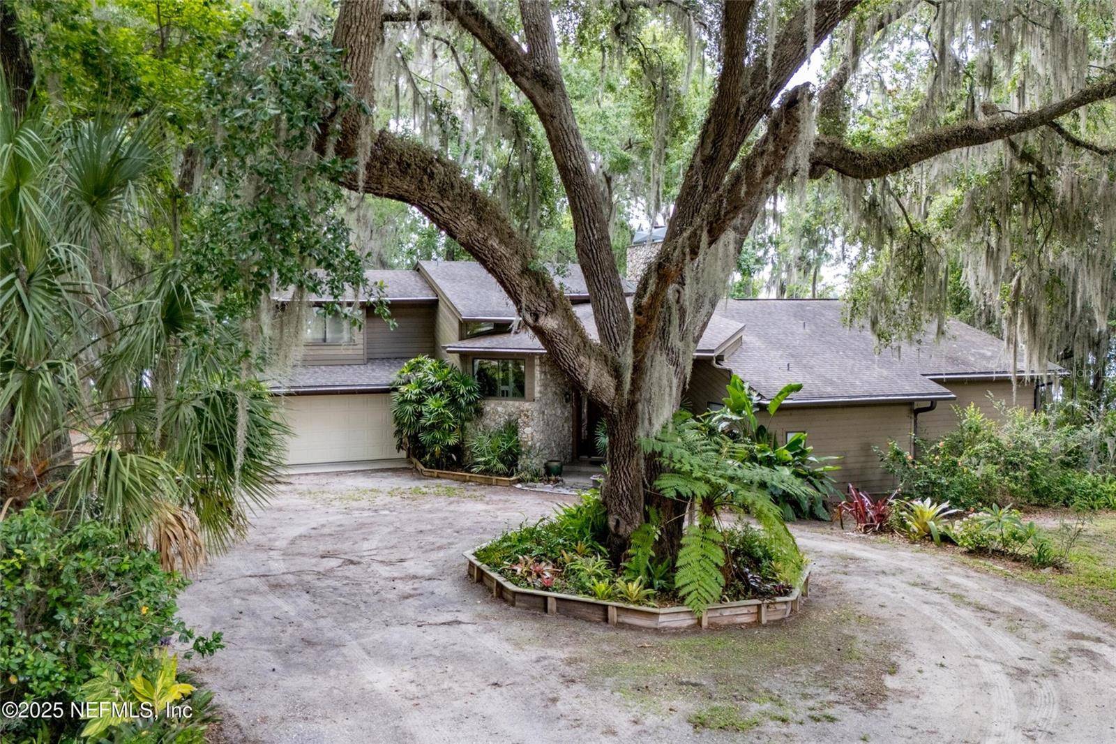110 CYPRESS ST, Hawthorne, FL 32640