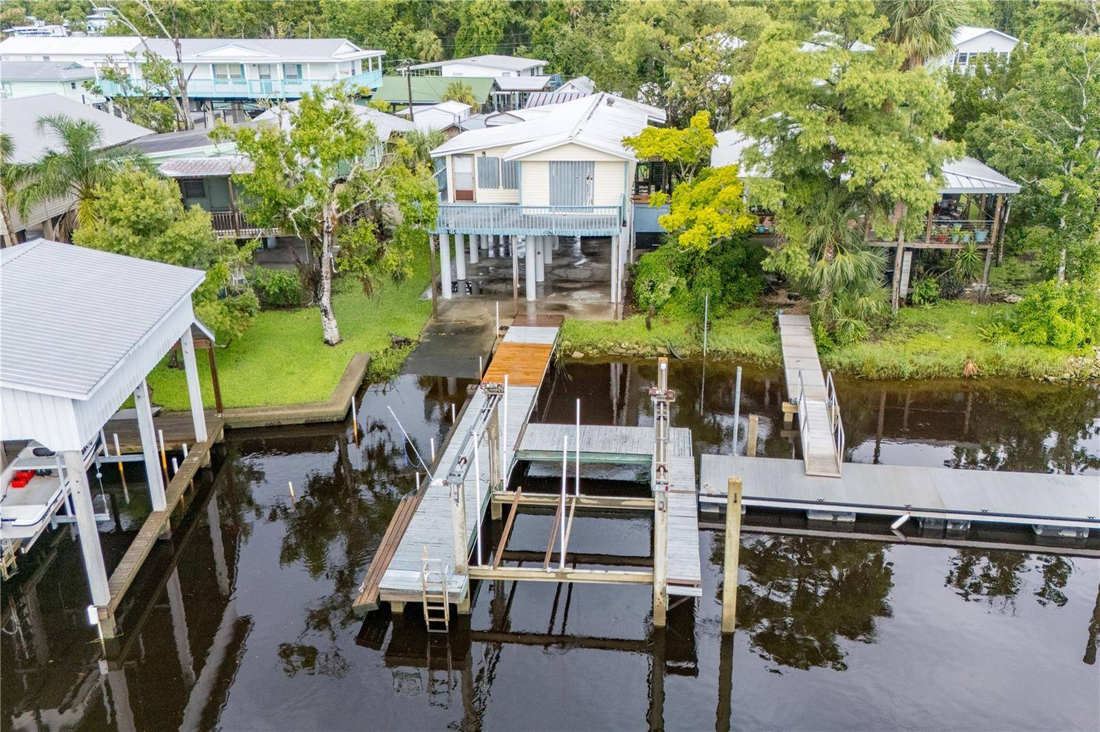 28 NE 229TH ST, Suwannee, FL 32692
