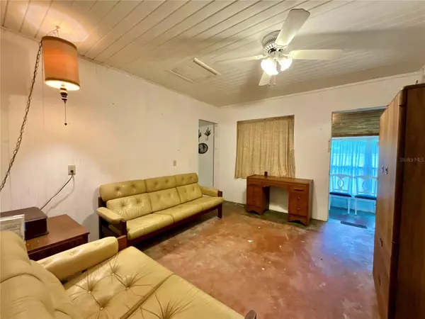 Hawthorne, FL 32640,16518 SE 207TH ST