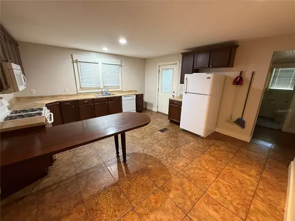 Gainesville, FL 32601,108 NE 9TH ST