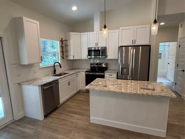 Micanopy, FL 32667,207 SW 8TH ST