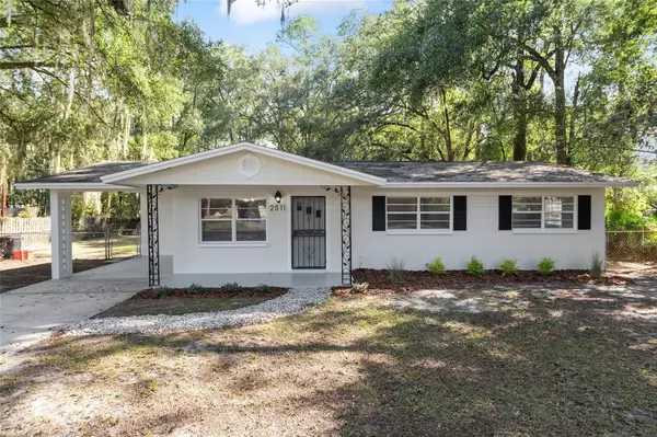2511 NE 3RD PL, Gainesville, FL 32641