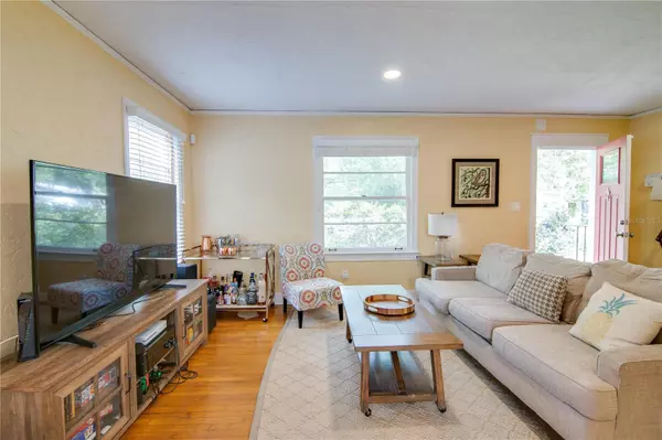 Gainesville, FL 32601,407 NE 8TH ST