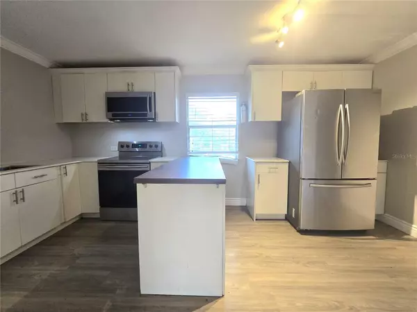 Gainesville, FL 32601,914 SW 8TH AVE #57