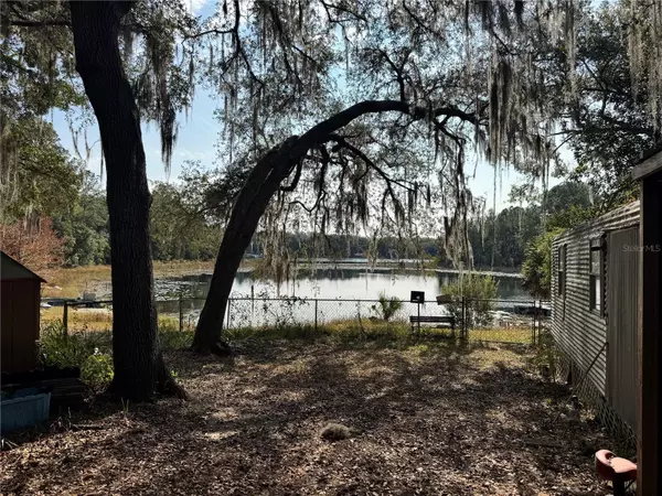 Hawthorne, FL 32640,313 WHITE SANDS BEACHES DR