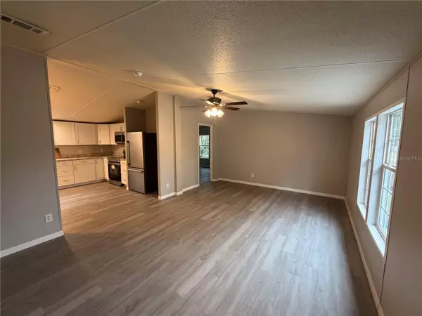 Crescent City, FL 32112,212 PARADISE SHORES RD