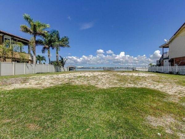 1100 BOCA CIEGA ISLE DR, St Pete Beach, FL 33706