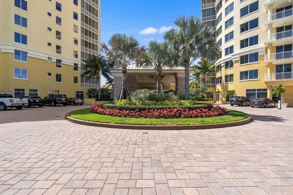 13665 VANDERBILT DR #1, Naples, FL 34110