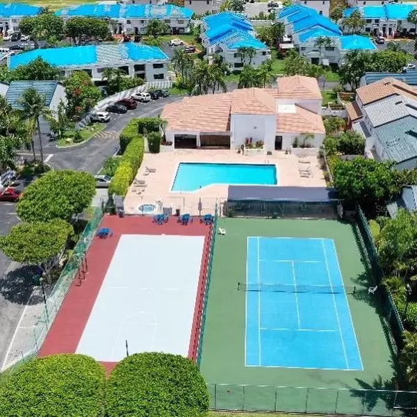 21300 SAN SIMEON WAY #R3, Miami, FL 33179