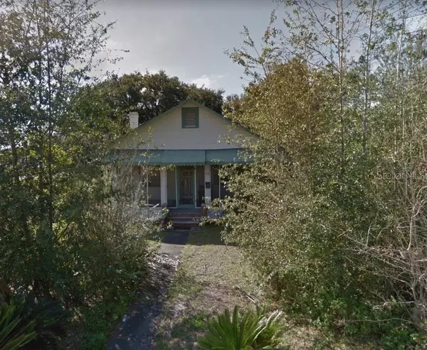 19 CEDAR ST, Crescent City, FL 32112