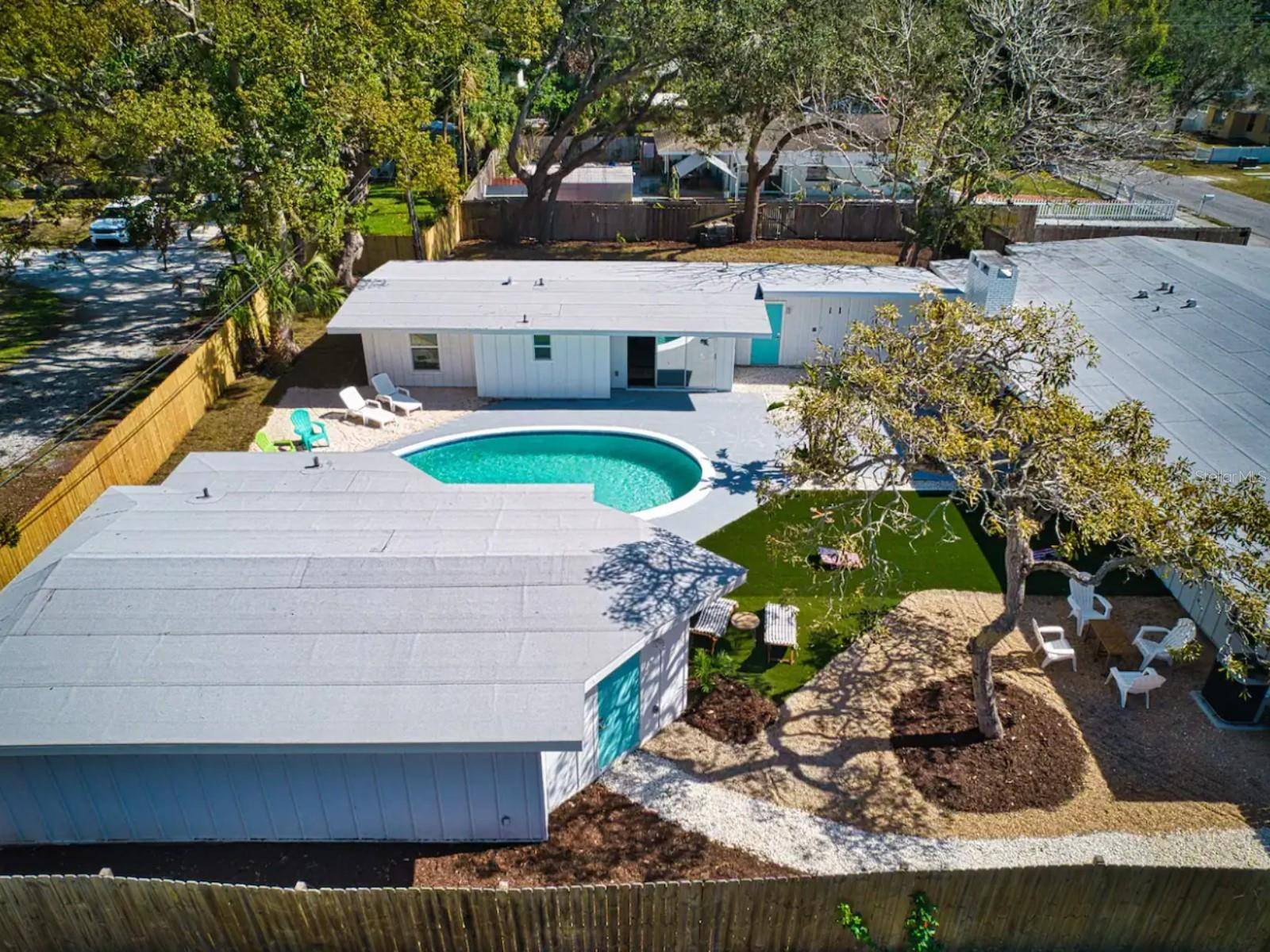 2069 BOUGAINVILLEA ST, Sarasota, FL 34239