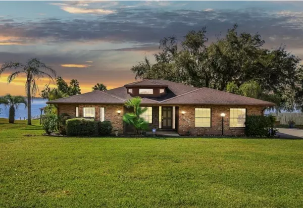 830 LAKESHORE DR, Polk City, FL 33868