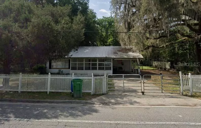 517 VERNON AVE, Crescent City, FL 32112