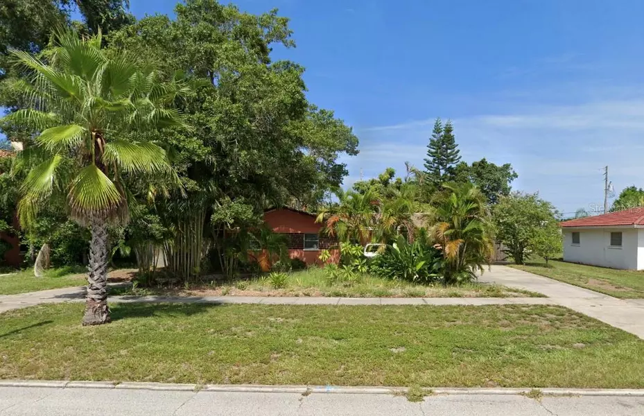 1310 INDIAN ROCKS RD, Belleair, FL 33756