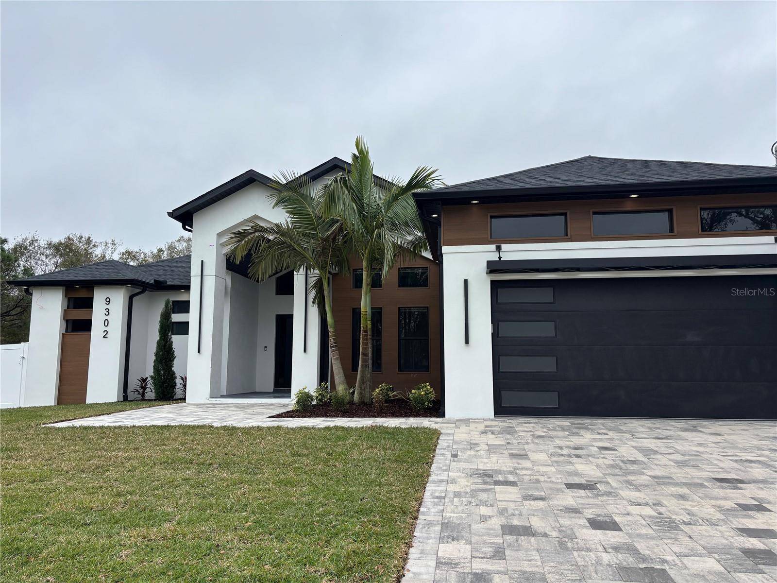 9302 W FLORA DR, Tampa, FL 33615