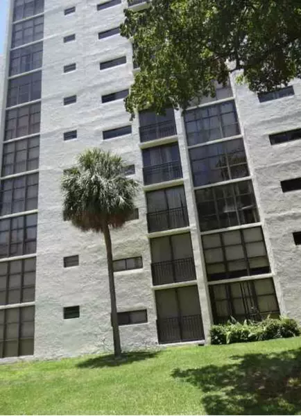 17021 N BAY RD #220, Sunny Isles Beach, FL 33160