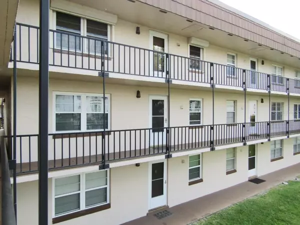 333 LAKE HOWARD DR NW #201C, Winter Haven, FL 33880