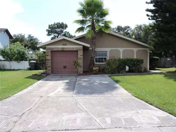 935 WHISPER LAKE DR, Winter Haven, FL 33880