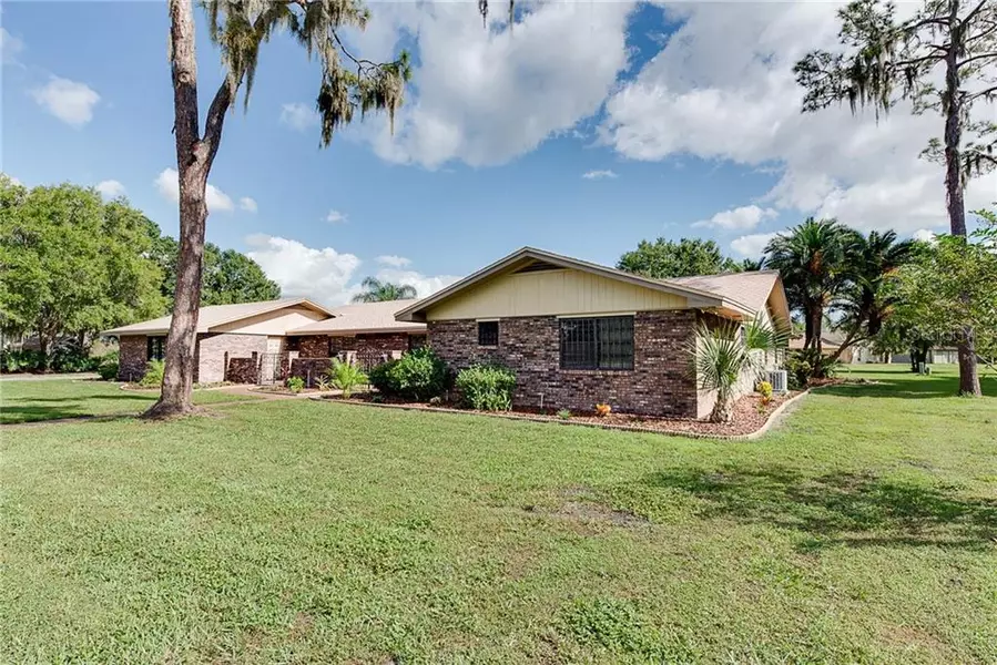 100 COUNTRY CLUB LN, Mulberry, FL 33860