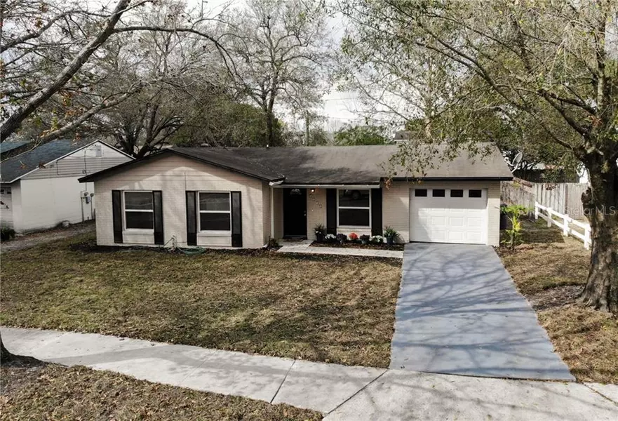 2236 CRYSTAL GROVE LN, Lakeland, FL 33801