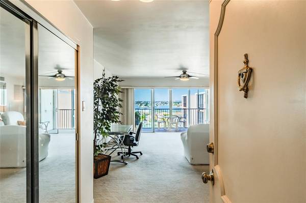 10355 PARADISE BLVD #1001, Treasure Island, FL 33706